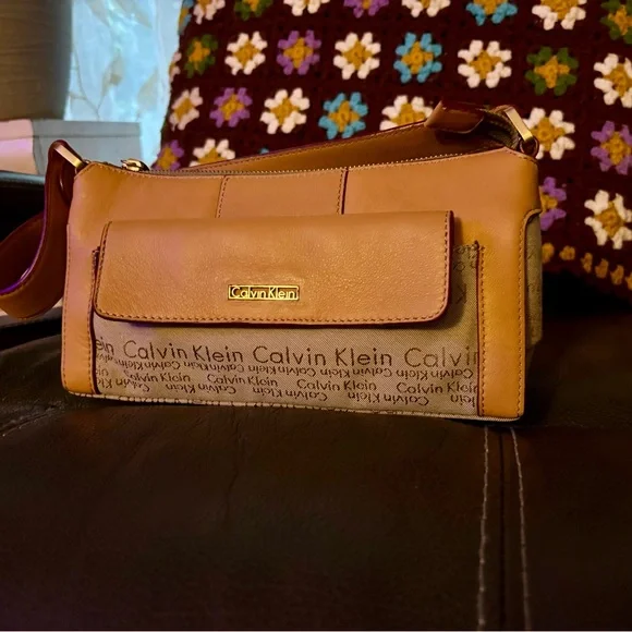 Calvin Klein, shoulder bag. - Picture 2 of 15